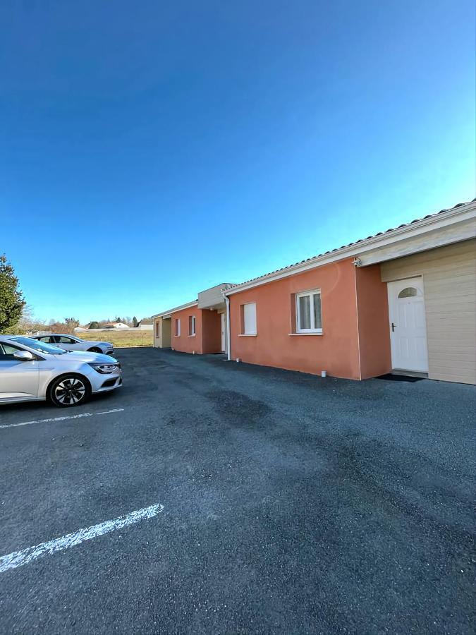Logement Thermale Et De Tourisme Les Acacias 2 约泽克 外观 照片